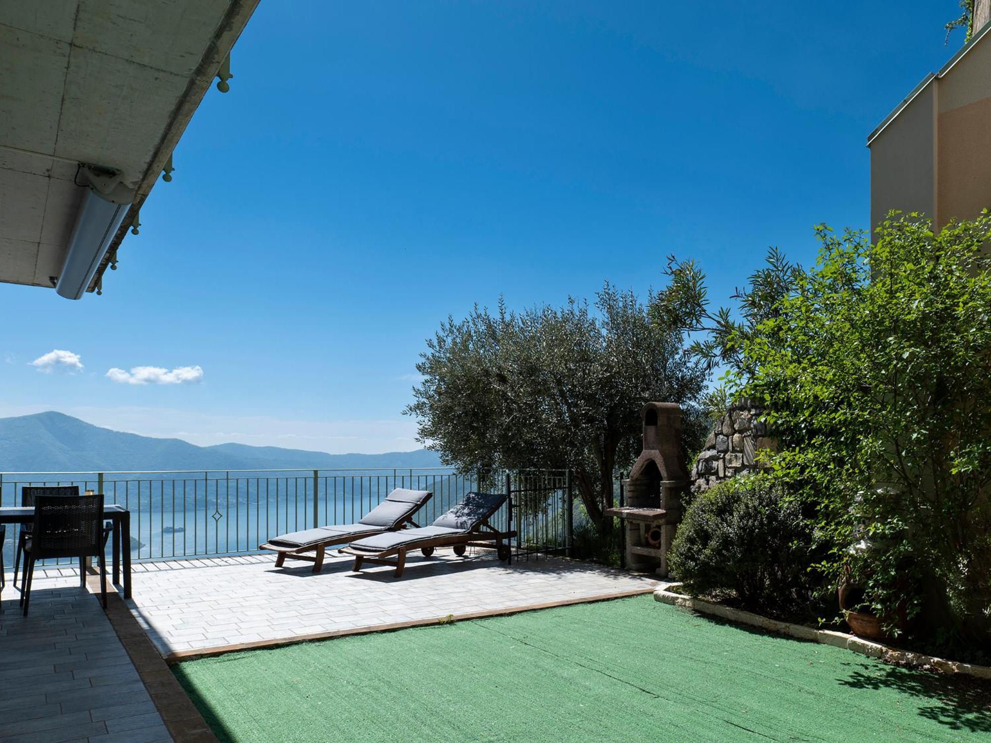 Mantegna - Garden With Lake View And Swimming Pool Parzanica ภายนอก รูปภาพ