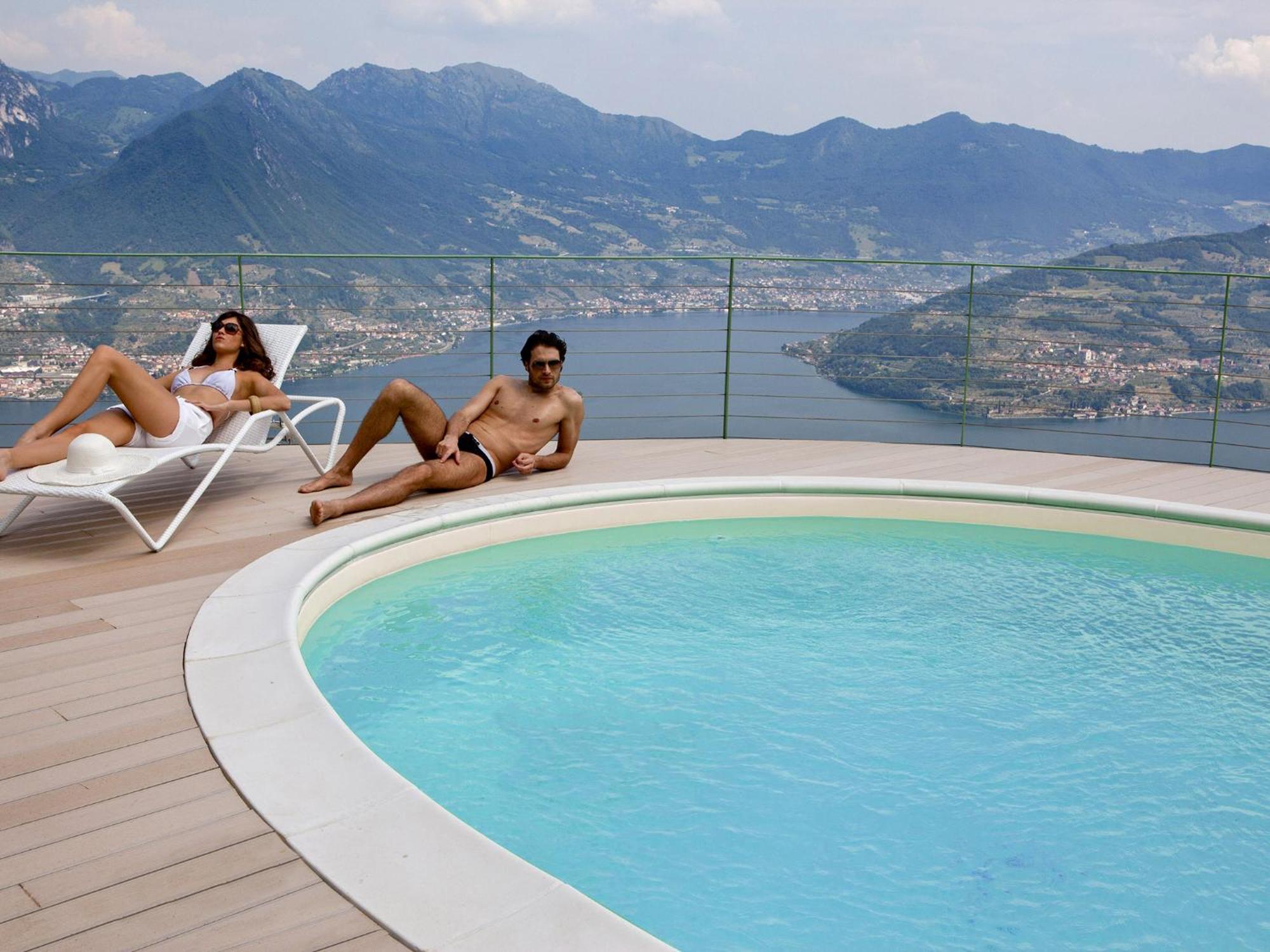 Mantegna - Garden With Lake View And Swimming Pool Parzanica ภายนอก รูปภาพ